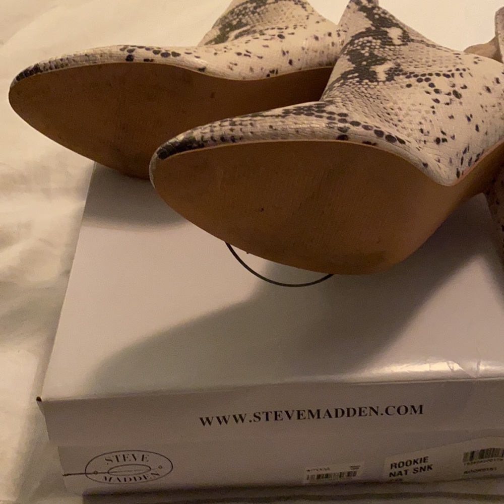 Steve Madden Block Heel Booties Size 10, Great Co… - image 5